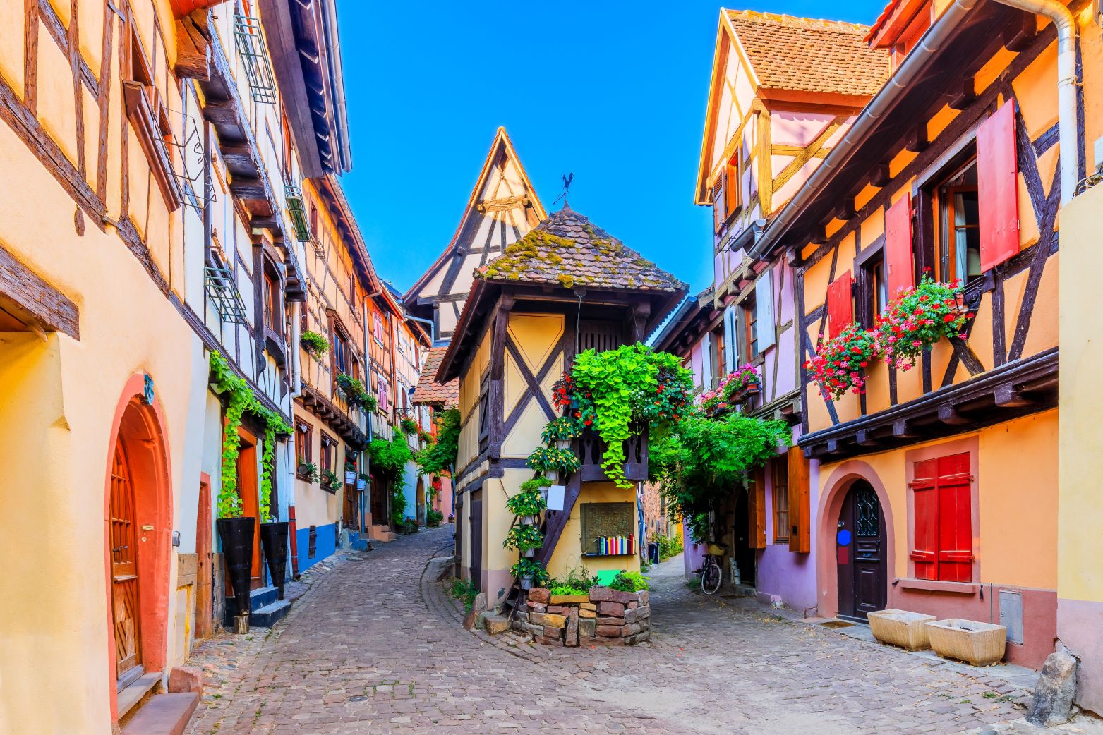 Vackra korsvirkesgrander i Eguisheim